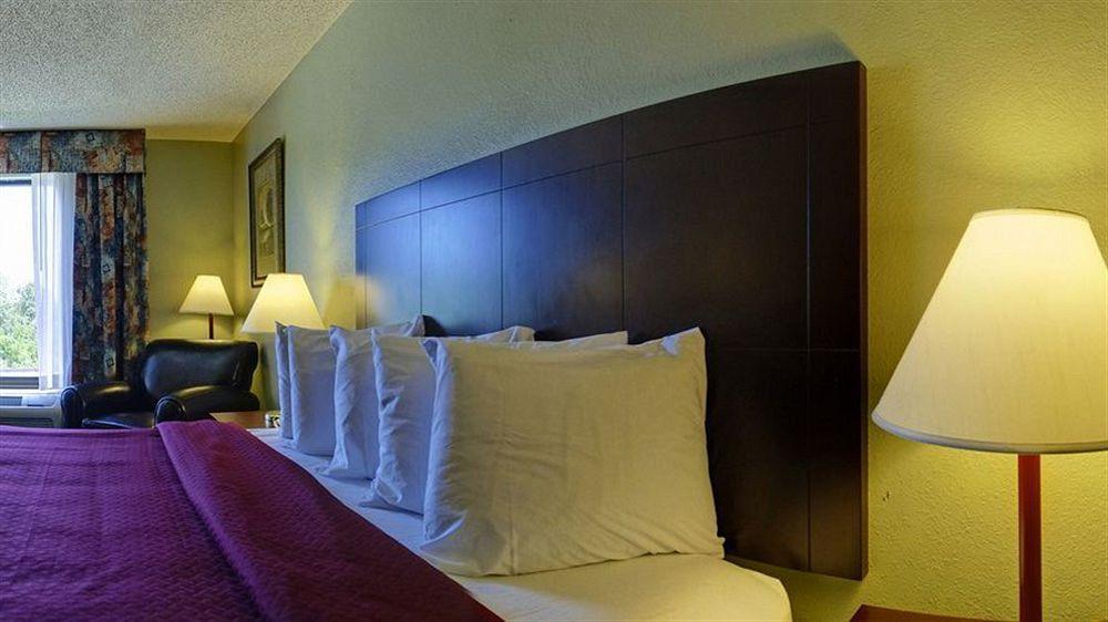 Hotel Express And By Ihg Saint Robert