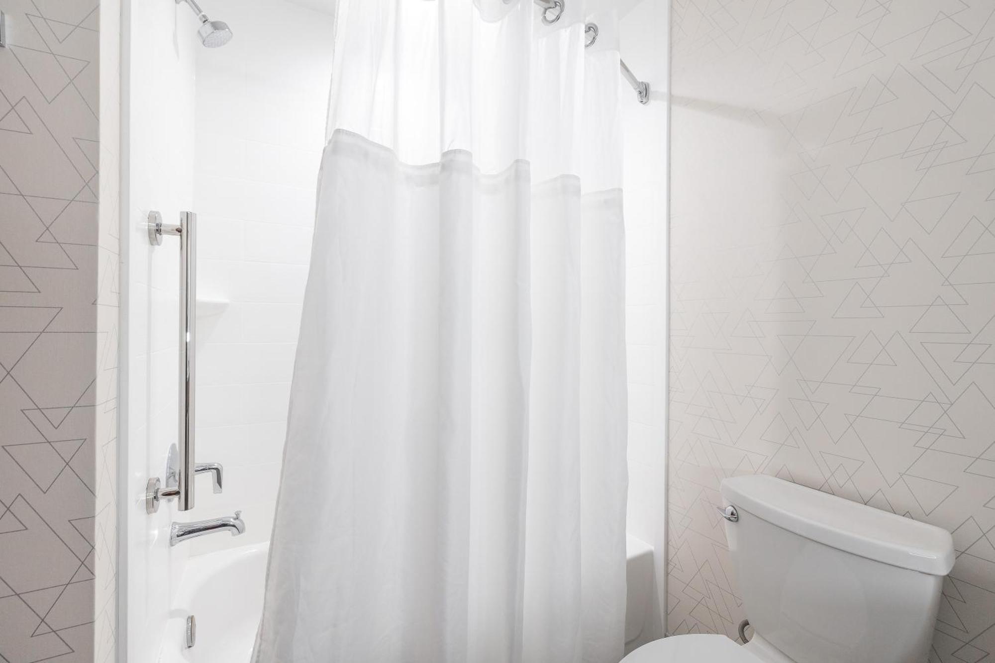 Express And By Ihg 3* Saint Robert