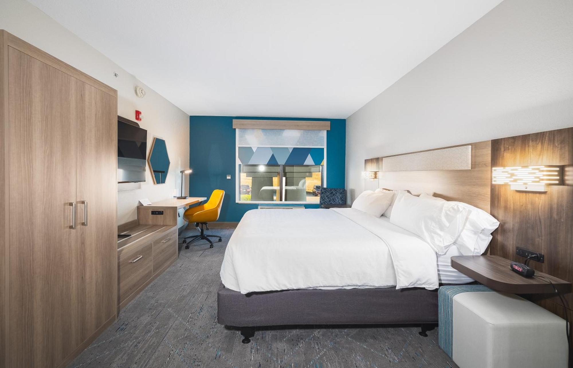 Express And By Ihg Hotel 3*