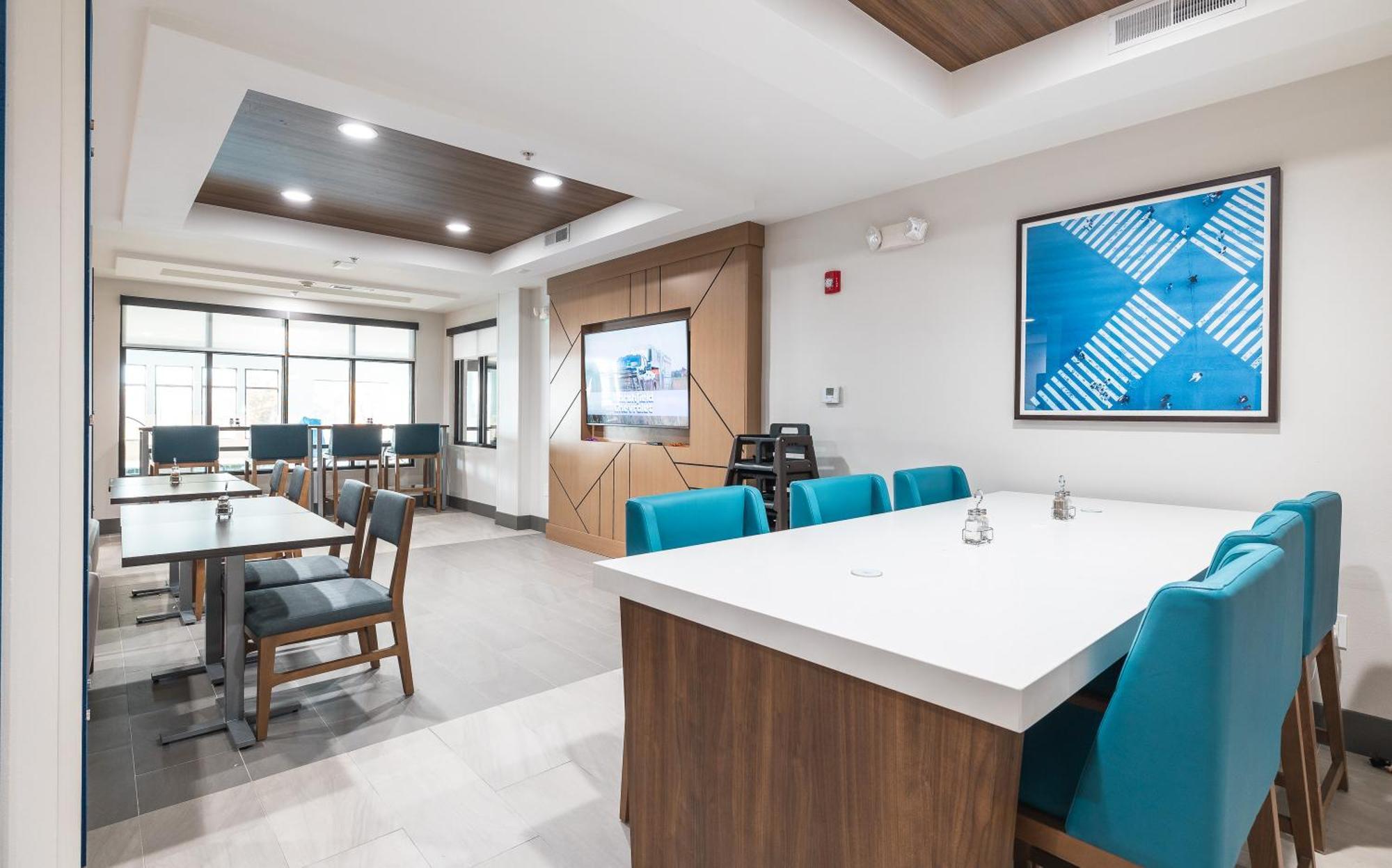 Express And By Ihg 3* Saint Robert