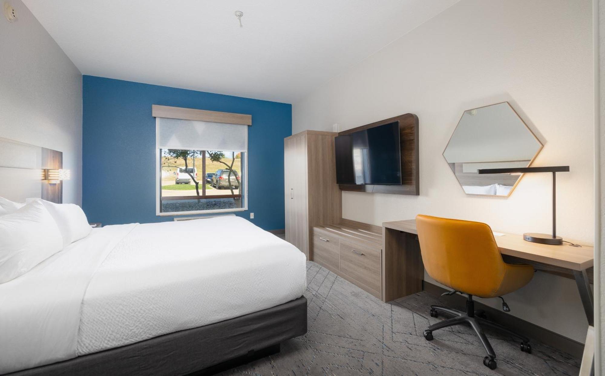 Express And By Ihg Saint Robert