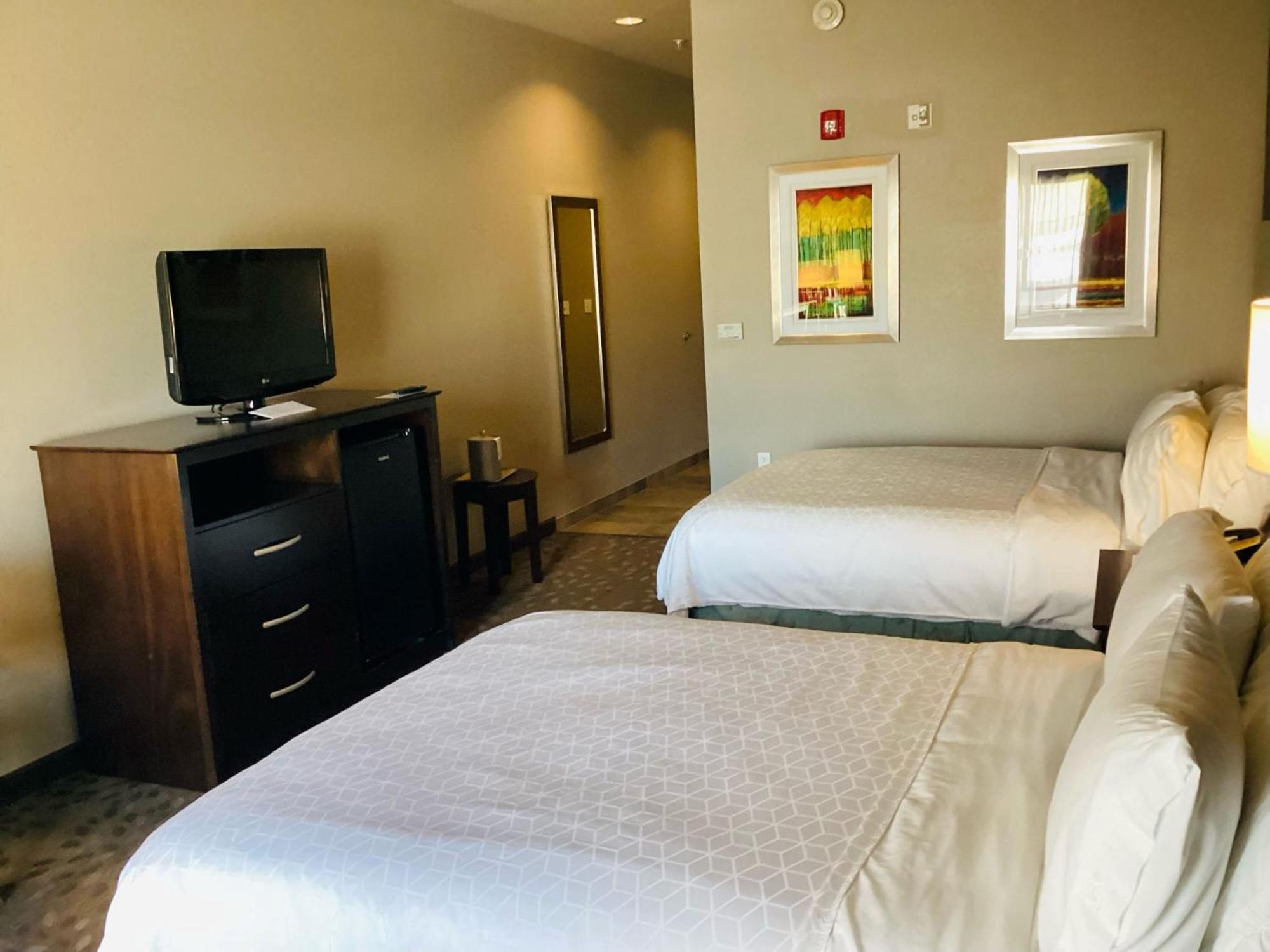 Express And By Ihg Hotel Saint Robert