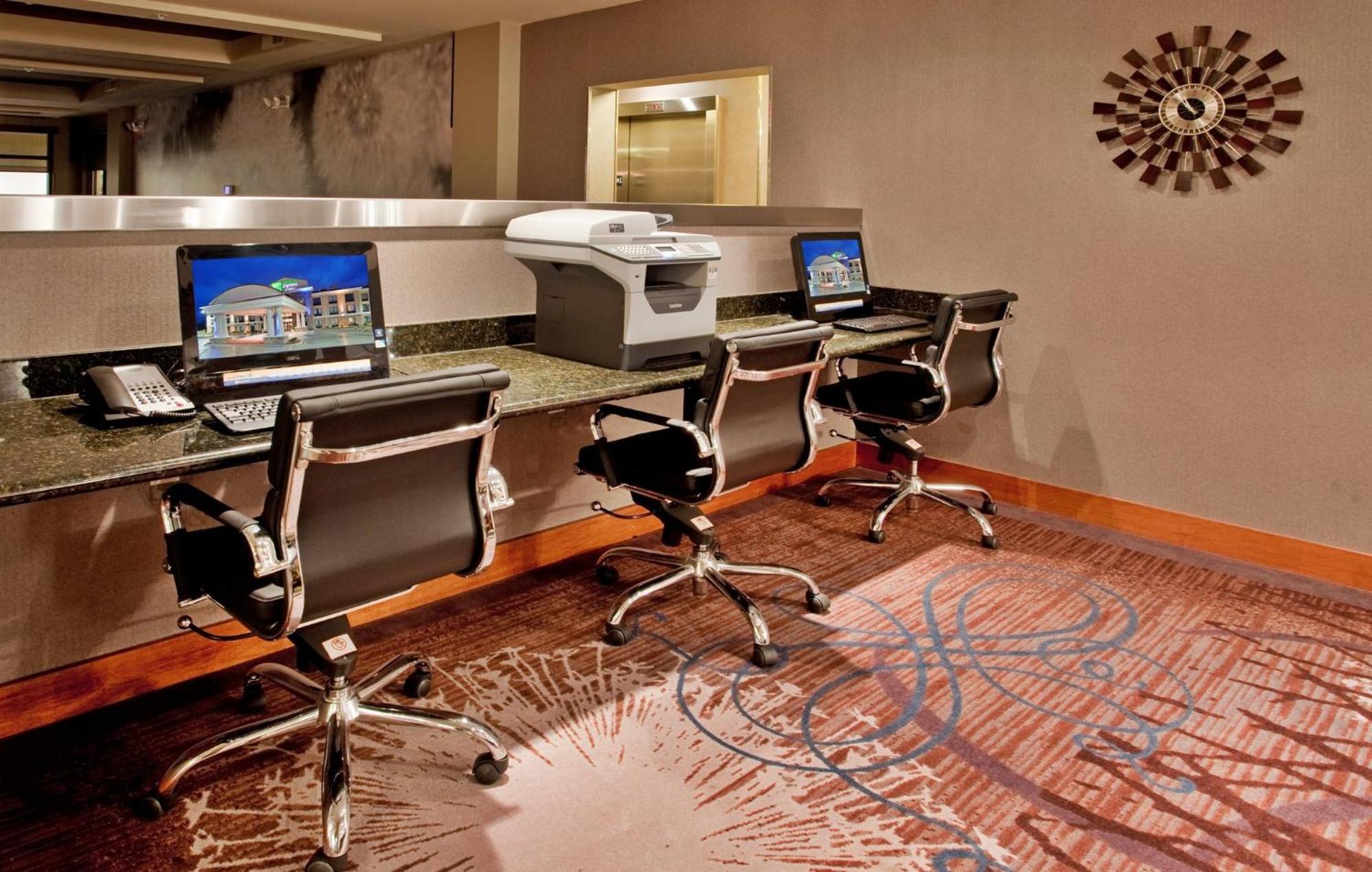 Express And By Ihg Hotel 3*