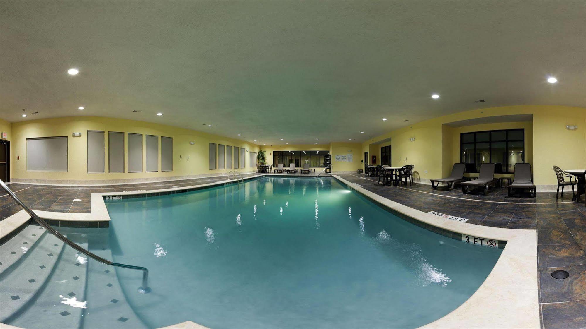 Express And By Ihg Hotel Saint Robert